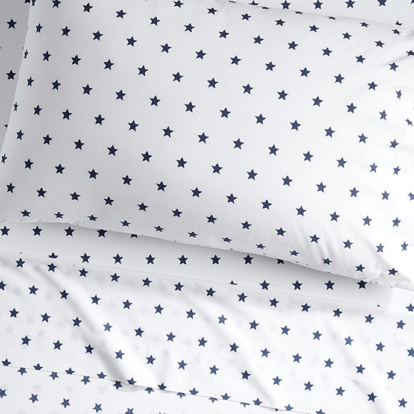 Pottery Barn Kids Star Organic Sheet Set & Pillowcases - Picture 2 of 6